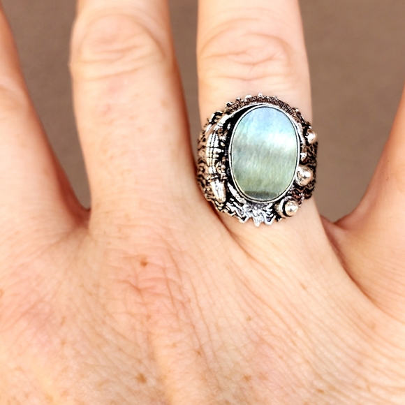 New Unique Mother of Pearl Lizard Silver Ring. - Picture 5 of 15